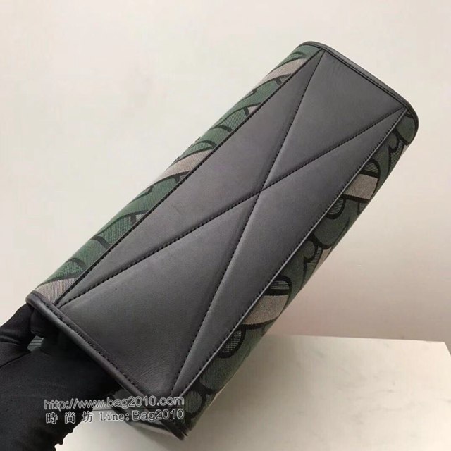 Burberry專櫃新款男包 巴寶莉TB專屬標識圖案提花手提包 男士托特包  db1234